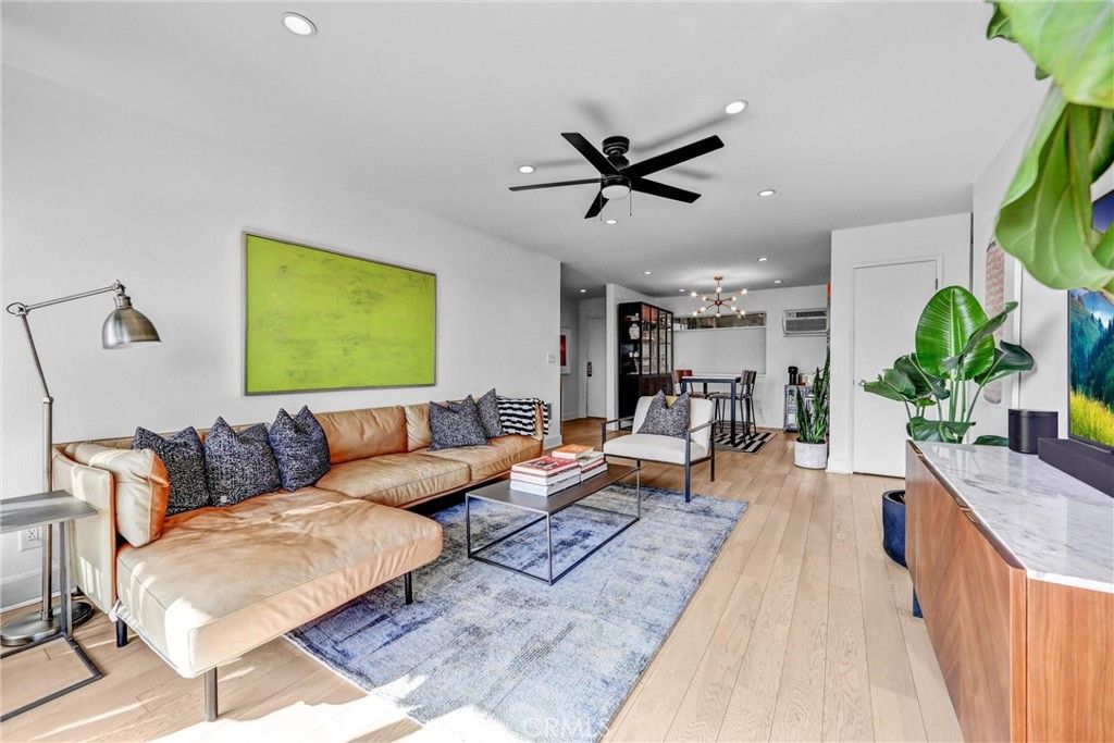 8400 De Longpre 212, West Hollywood, CA 90069