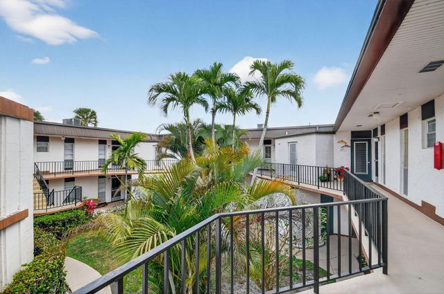 4 N Greenway Vlg Village N 206, Royal Palm Beach, FL 33411