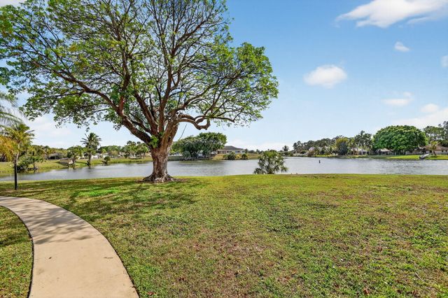 4 N Greenway Vlg Village N 206, Royal Palm Beach, FL 33411