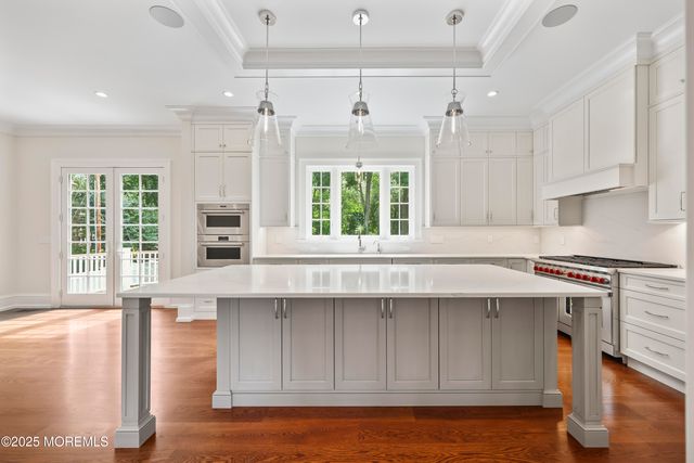 4 Club Way, Rumson, NJ 07760