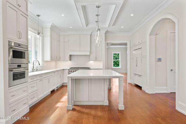 4 Club Way, Rumson, NJ 07760