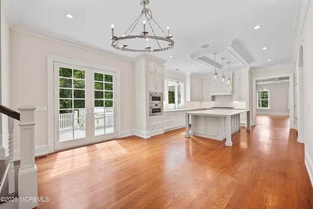 4 Club Way, Rumson, NJ 07760