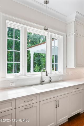 4 Club Way, Rumson, NJ 07760