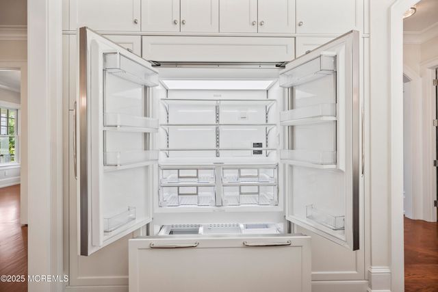 4 Club Way, Rumson, NJ 07760