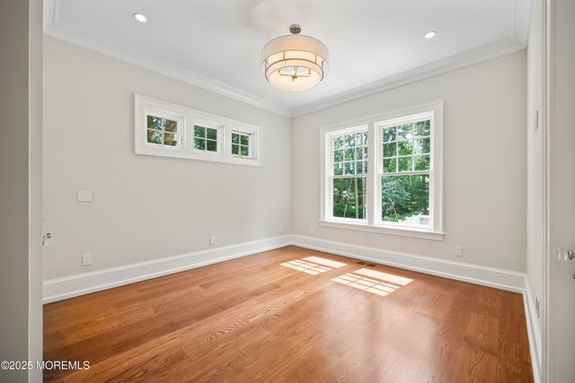 4 Club Way, Rumson, NJ 07760