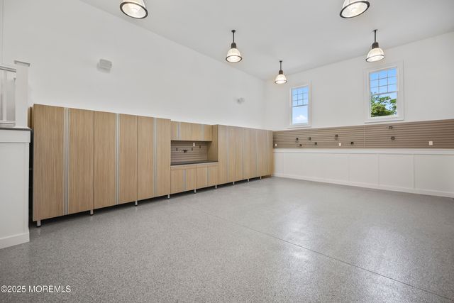 4 Club Way, Rumson, NJ 07760