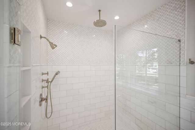 4 Club Way, Rumson, NJ 07760