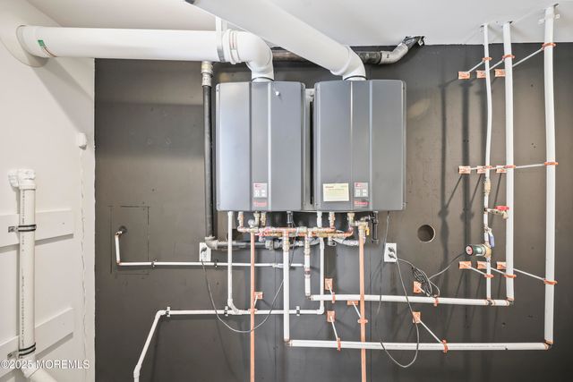 4 Club Way, Rumson, NJ 07760