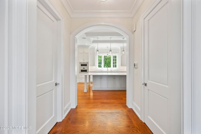 4 Club Way, Rumson, NJ 07760