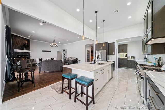 17243 S 21st East Avenue, Mounds, OK 74047