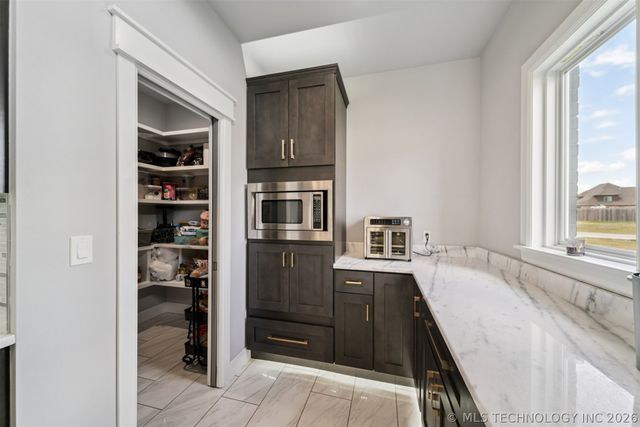 17243 S 21st East Avenue, Mounds, OK 74047