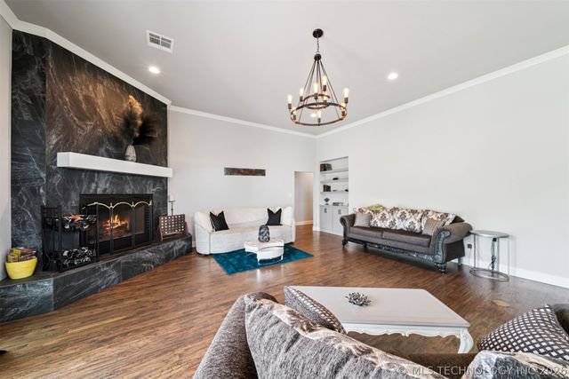 17243 S 21st East Avenue, Mounds, OK 74047