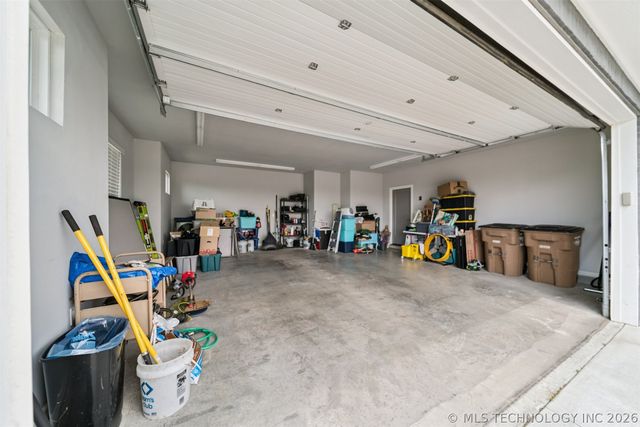 17243 S 21st East Avenue, Mounds, OK 74047