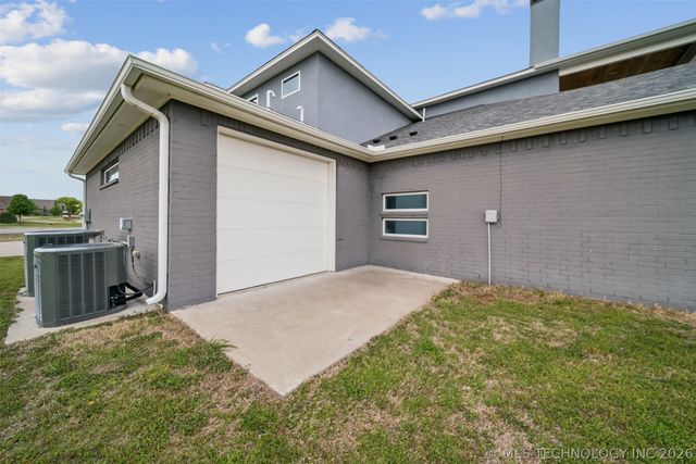 17243 S 21st East Avenue, Mounds, OK 74047