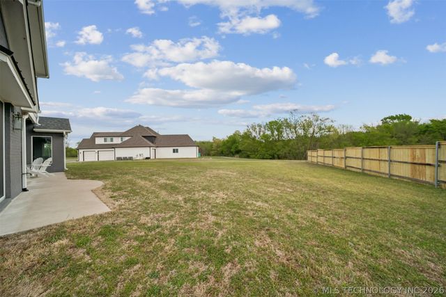 17243 S 21st East Avenue, Mounds, OK 74047