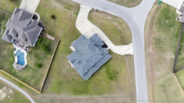 17243 S 21st East Avenue, Mounds, OK 74047