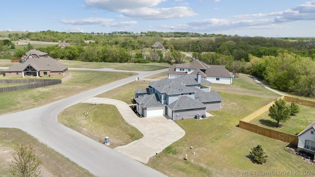 17243 S 21st East Avenue, Mounds, OK 74047