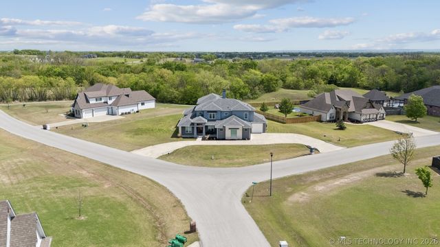 17243 S 21st East Avenue, Mounds, OK 74047