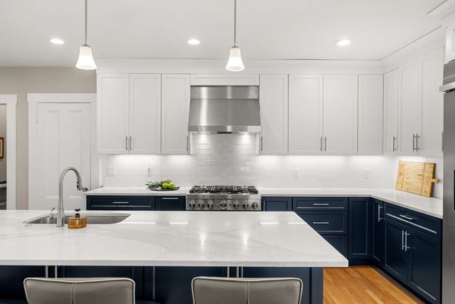 275 S Main St, Andover, MA 01810