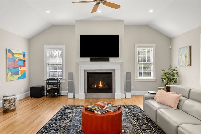 275 S Main St, Andover, MA 01810