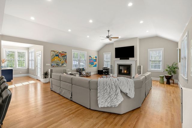275 S Main St, Andover, MA 01810