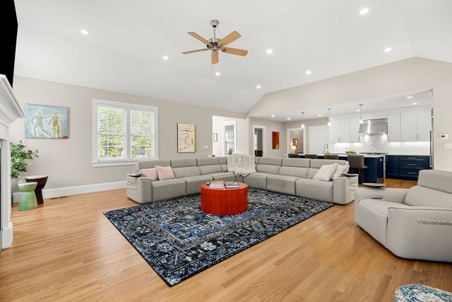 275 S Main St, Andover, MA 01810