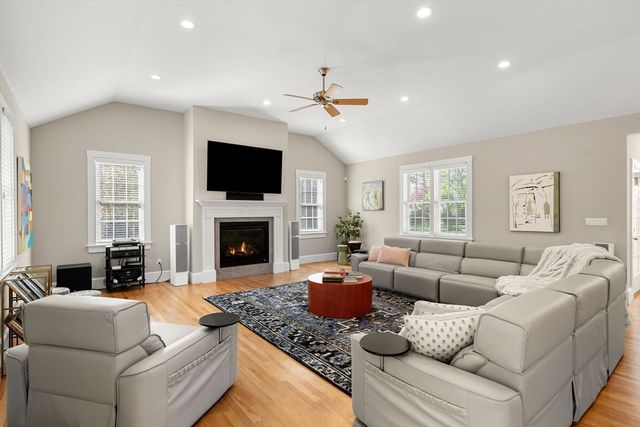 275 S Main St, Andover, MA 01810
