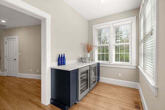 275 S Main St, Andover, MA 01810