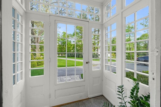 275 S Main St, Andover, MA 01810