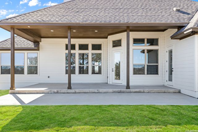 241 Stone Loop, Castroville, TX 78009