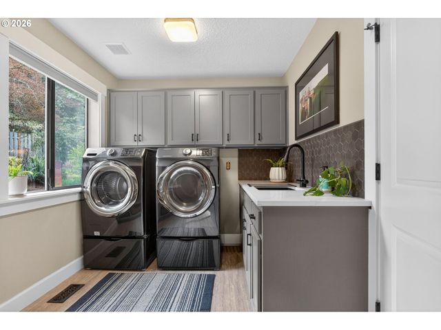 10217 Sw MORATOC Dr, Tualatin, OR 97062