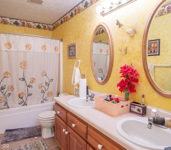 8232 Cardinal Court, Avon, IN 46123