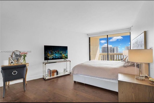 1000 W Island Blvd 2508, Aventura, FL 33160