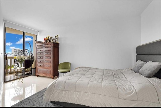 1000 W Island Blvd 2508, Aventura, FL 33160