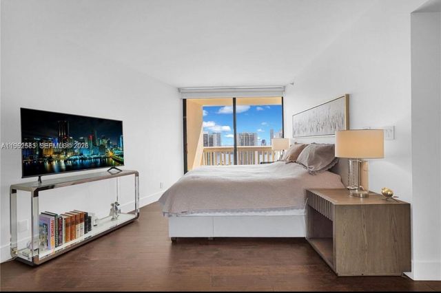 1000 W Island Blvd 2508, Aventura, FL 33160