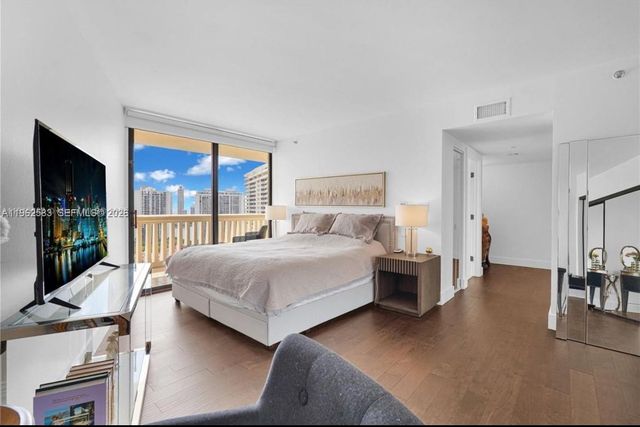 1000 W Island Blvd 2508, Aventura, FL 33160