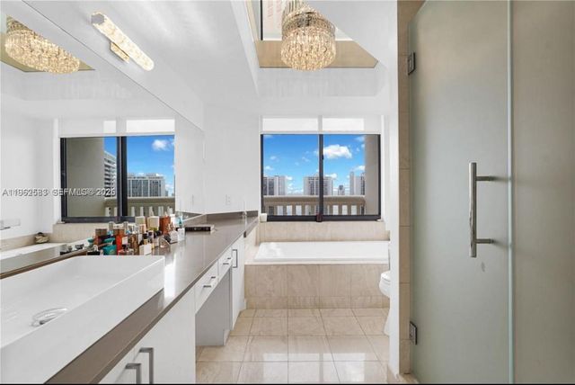 1000 W Island Blvd 2508, Aventura, FL 33160