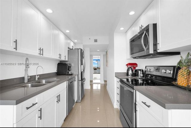 1000 W Island Blvd 2508, Aventura, FL 33160