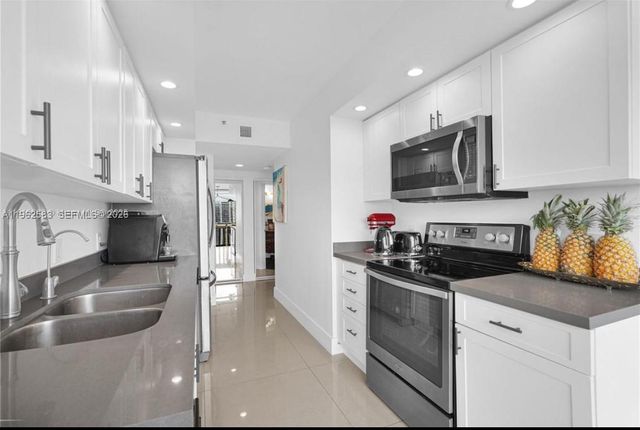 1000 W Island Blvd 2508, Aventura, FL 33160