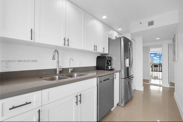 1000 W Island Blvd 2508, Aventura, FL 33160