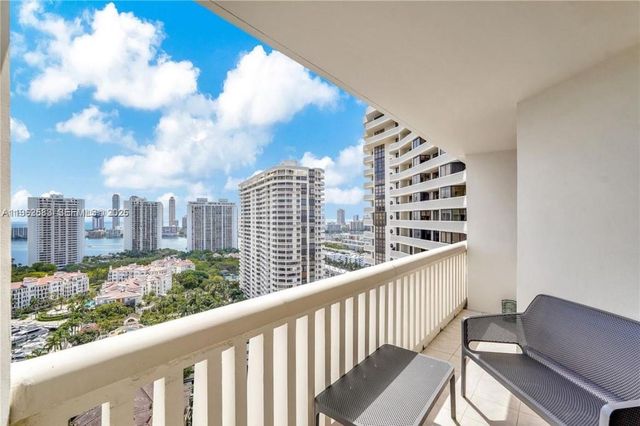 1000 W Island Blvd 2508, Aventura, FL 33160