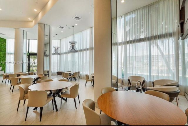 1000 W Island Blvd 2508, Aventura, FL 33160