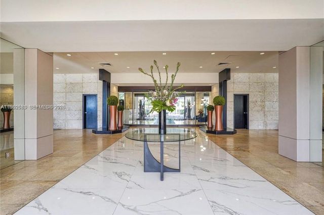 1000 W Island Blvd 2508, Aventura, FL 33160