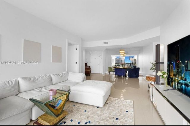 1000 W Island Blvd 2508, Aventura, FL 33160