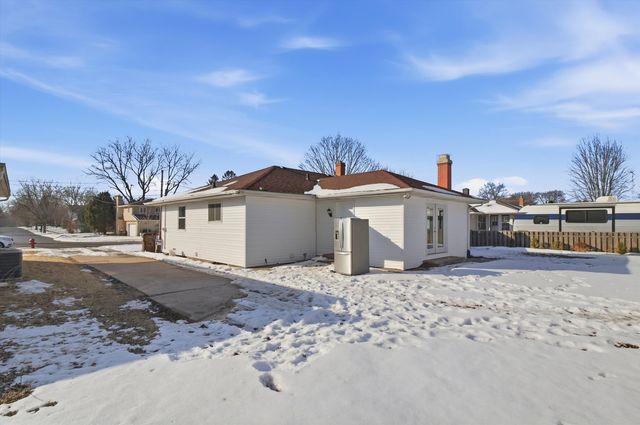 534 Desmond Drive, Woodstock, IL 60098