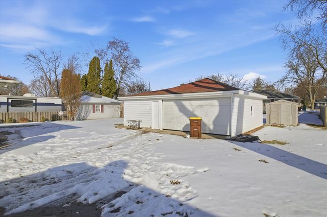 534 Desmond Drive, Woodstock, IL 60098