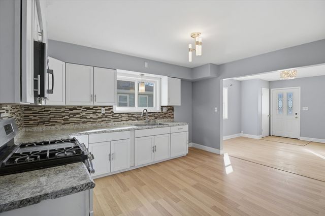 534 Desmond Drive, Woodstock, IL 60098