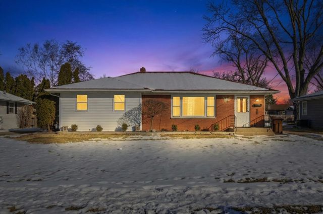 534 Desmond Drive, Woodstock, IL 60098