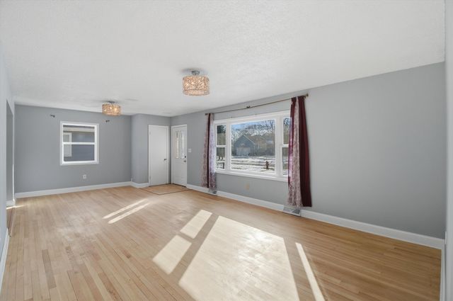 534 Desmond Drive, Woodstock, IL 60098