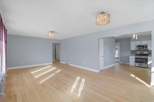 534 Desmond Drive, Woodstock, IL 60098